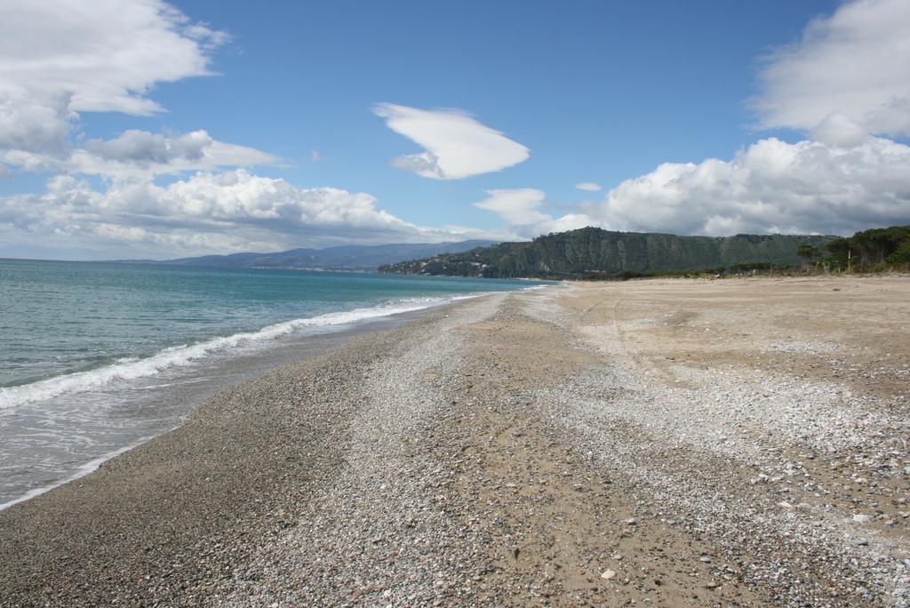 Baia Dei Canonici Aparthotel Villaggio Le Rocelle Bagian luar foto