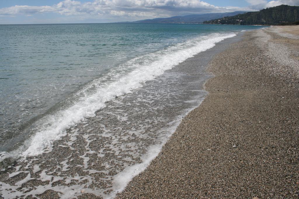 Baia Dei Canonici Aparthotel Villaggio Le Rocelle Bagian luar foto